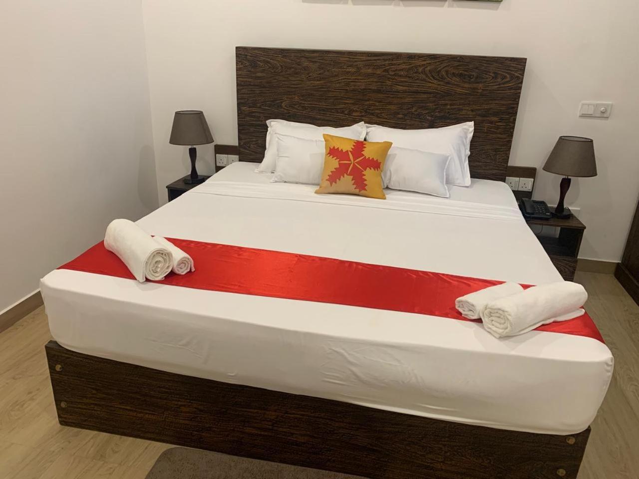 Lucky Transit Hotel - Katunayake Airport Extérieur photo